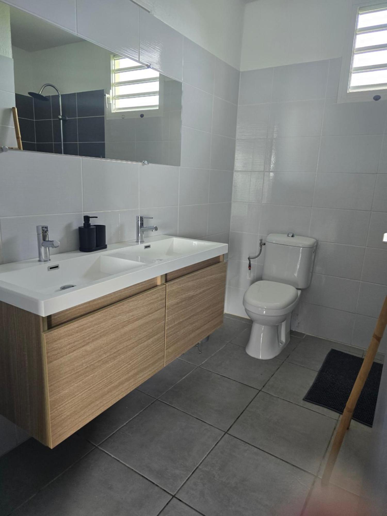 Maison Laurencia - Appartement De L'Etage Sainte-Anne  Ngoại thất bức ảnh