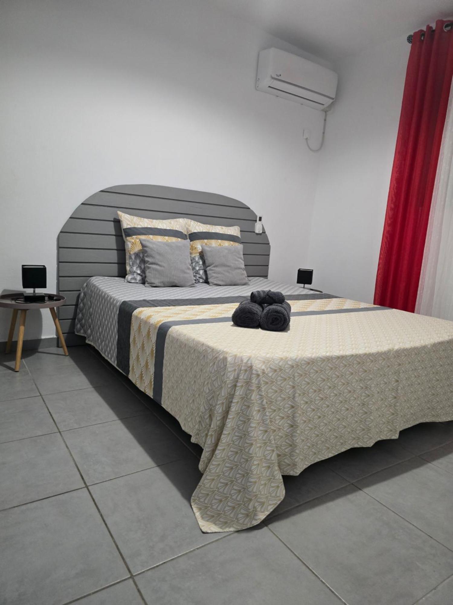 Maison Laurencia - Appartement De L'Etage Sainte-Anne  Ngoại thất bức ảnh