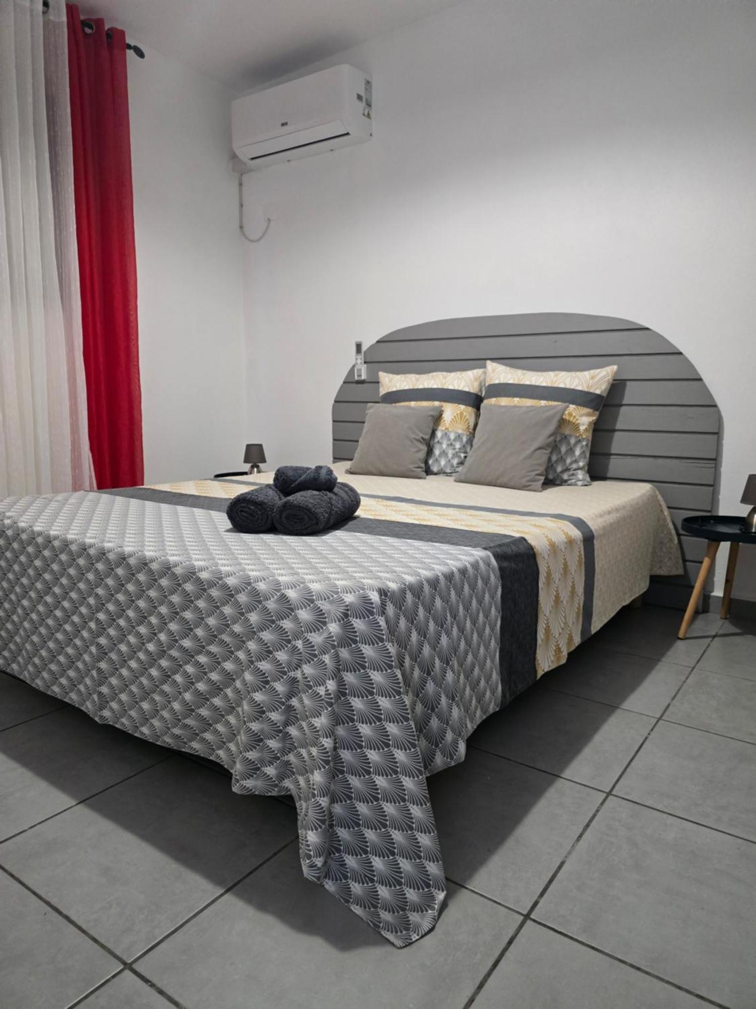 Maison Laurencia - Appartement De L'Etage Sainte-Anne  Ngoại thất bức ảnh