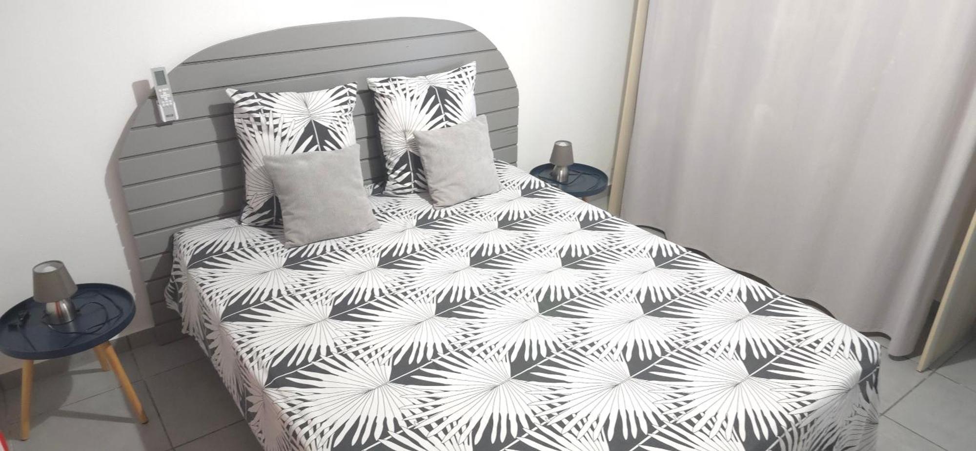 Maison Laurencia - Appartement De L'Etage Sainte-Anne  Ngoại thất bức ảnh